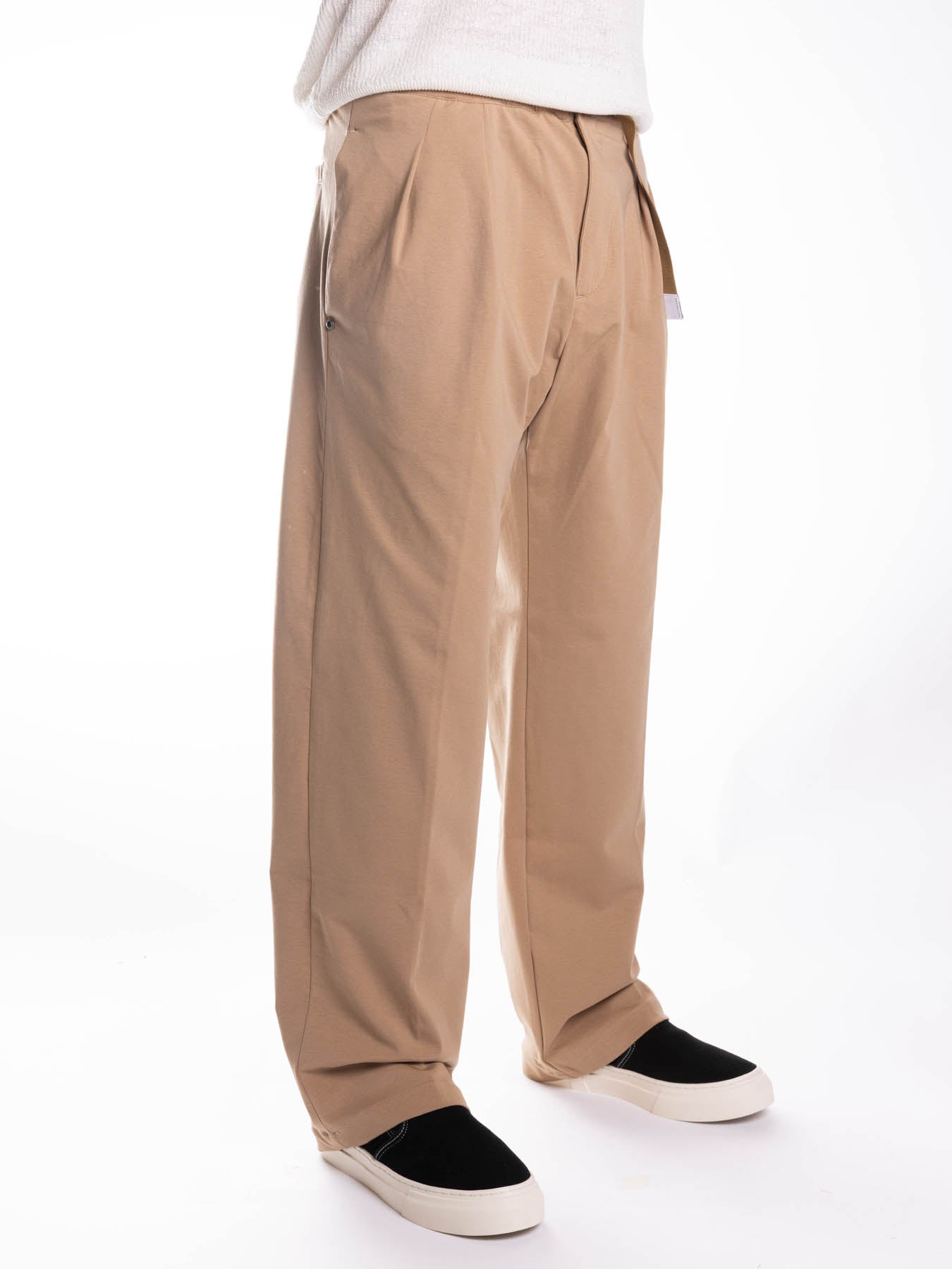 Pantalone over White Sand