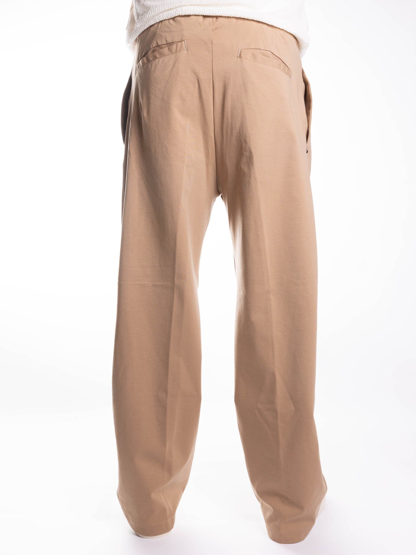 Pantalone over White Sand