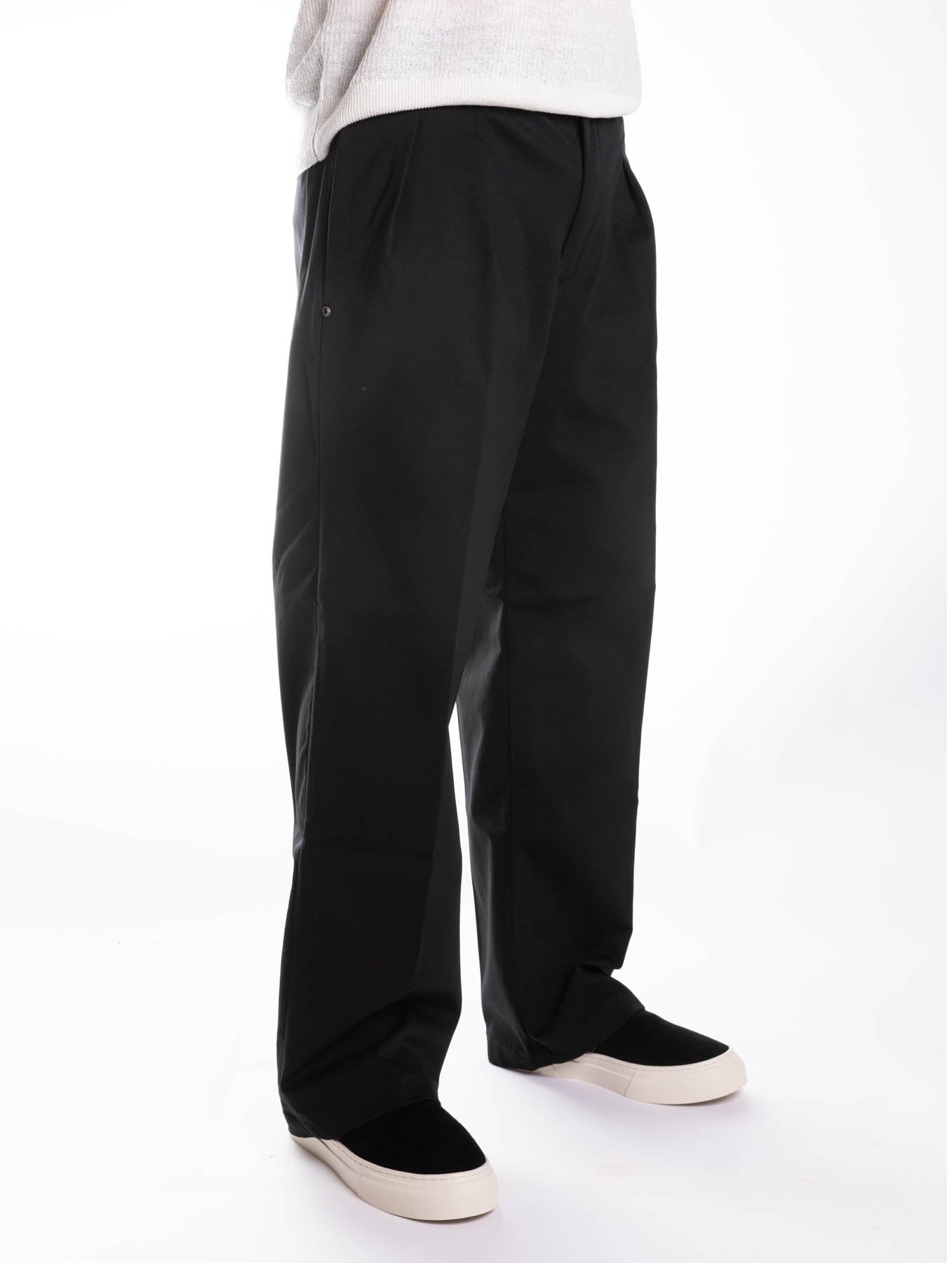 Pantalone over White Sand