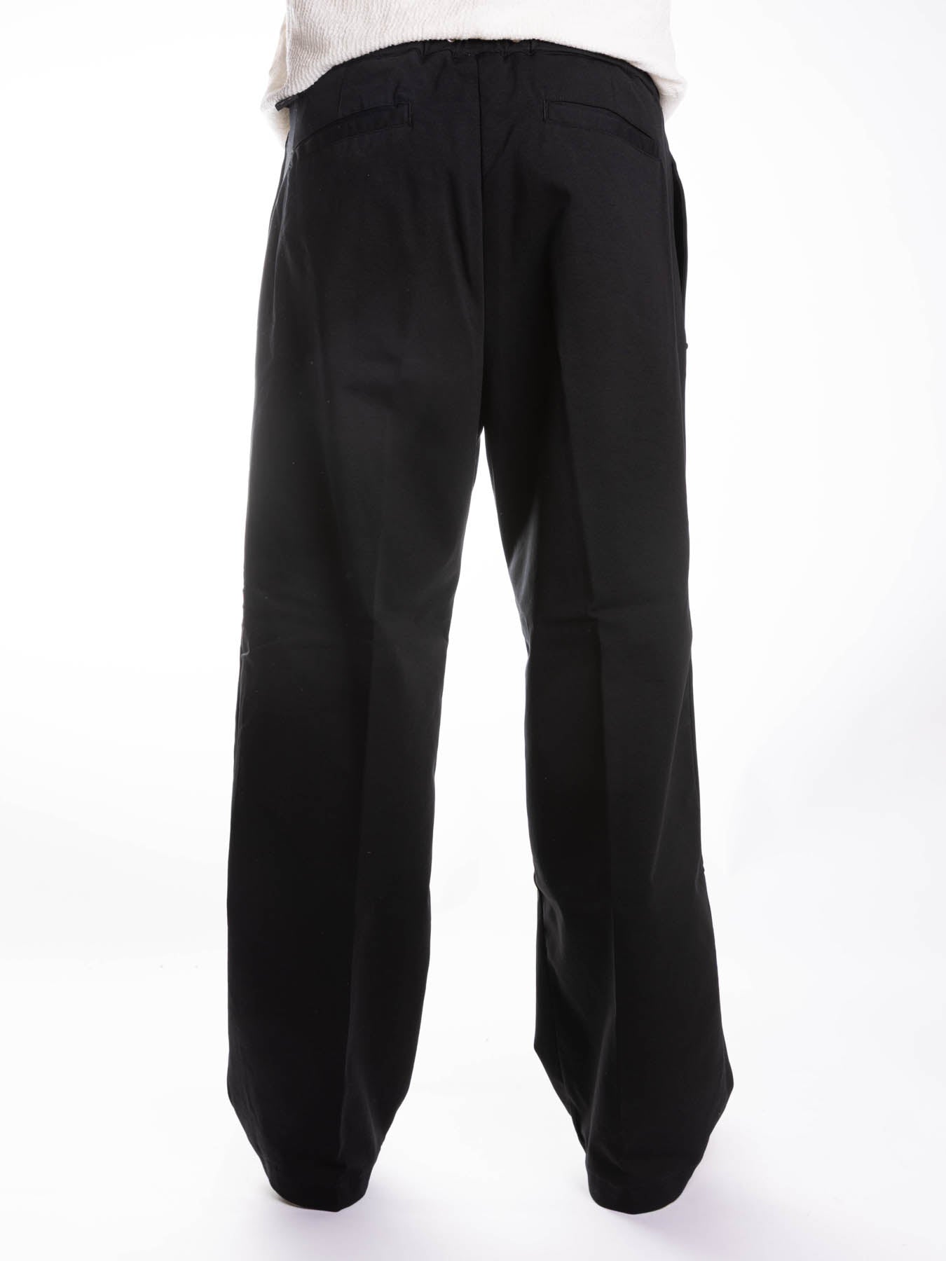 Pantalone over White Sand
